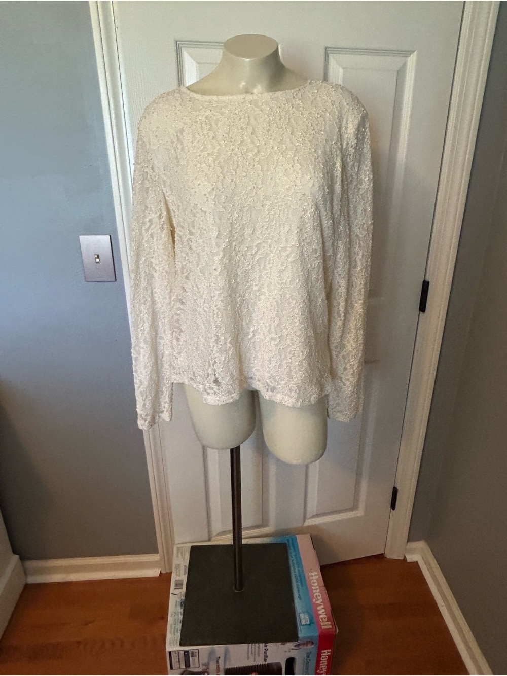 White Stag Cream Lace Long Sleeve Blouse